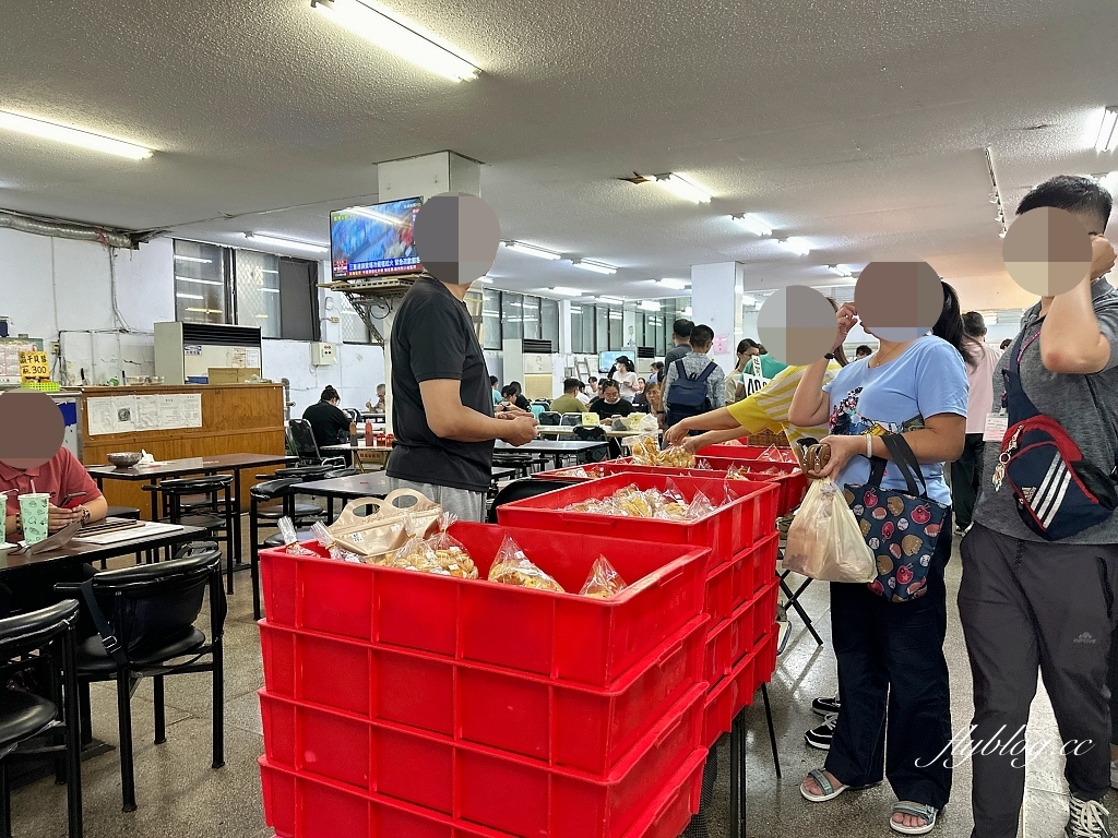 台中西區｜台中地方法院餐廳．隱身地下室的員工餐廳，網友推薦自助餐的天花板 @飛天璇的口袋