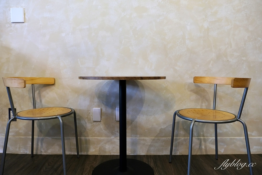 台南東區｜粼粼．老屋改蓋的咖啡館，充滿日式氛圍，必點隱藏版布丁 @飛天璇的口袋