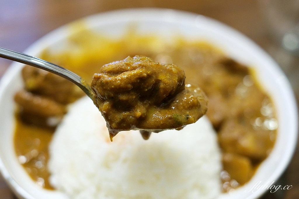 台南東區｜粼粼．老屋改蓋的咖啡館，充滿日式氛圍，必點隱藏版布丁 @飛天璇的口袋