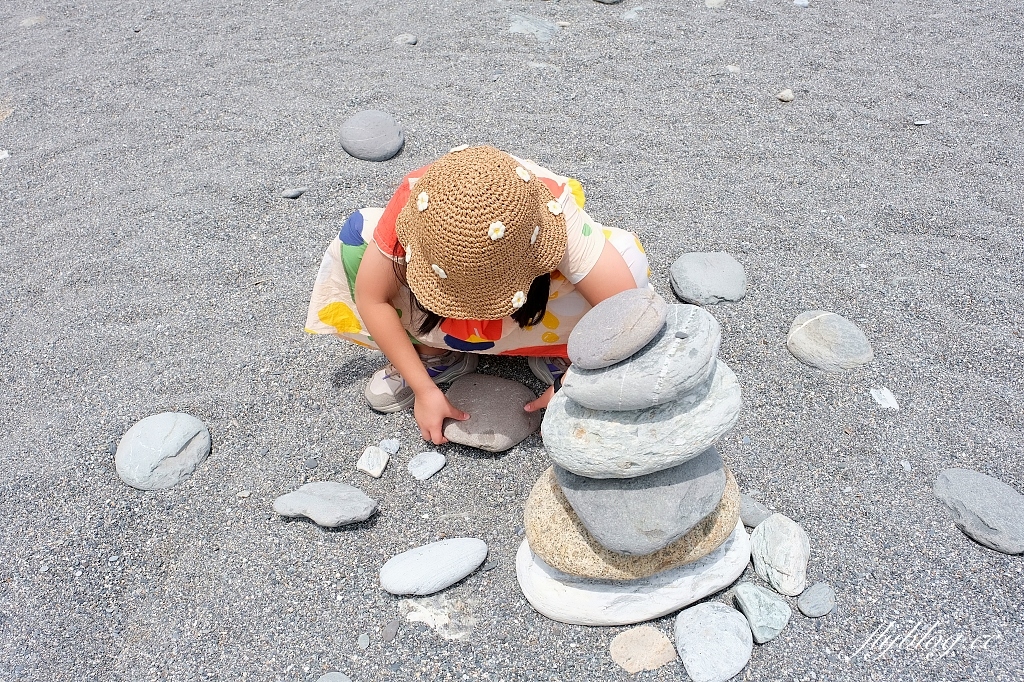 花蓮新城｜曼波海灘．花蓮看海秘境，可以玩石頭疊疊樂 @飛天璇的口袋