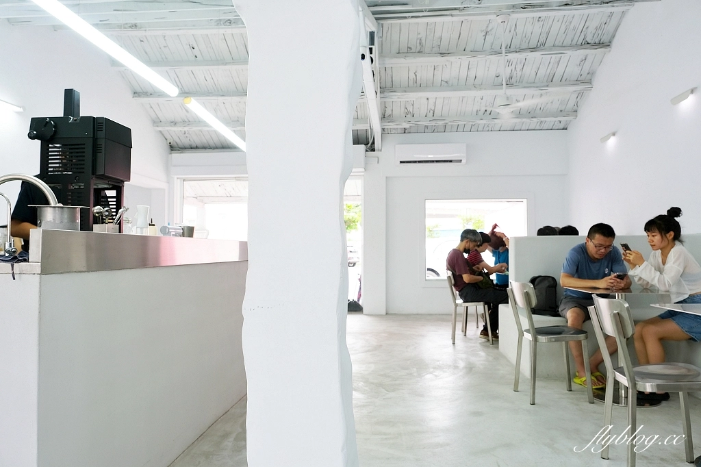 花蓮新城｜海蜜Hi-Mee．七星潭海邊網美冰店，充滿未來感的設計 @飛天璇的口袋