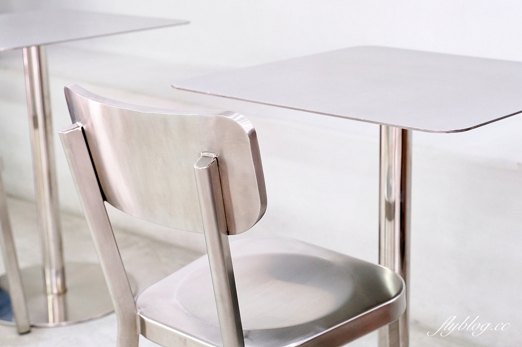 花蓮新城｜海蜜Hi-Mee．七星潭海邊網美冰店，充滿未來感的設計 @飛天璇的口袋