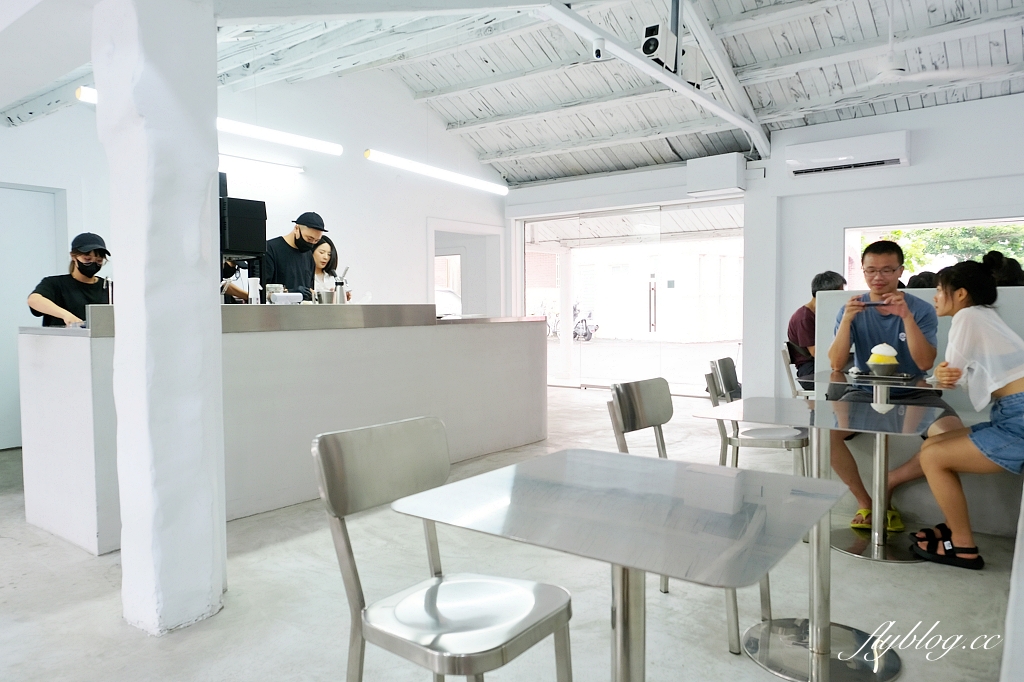 花蓮新城｜海蜜Hi-Mee．七星潭海邊網美冰店，充滿未來感的設計 @飛天璇的口袋