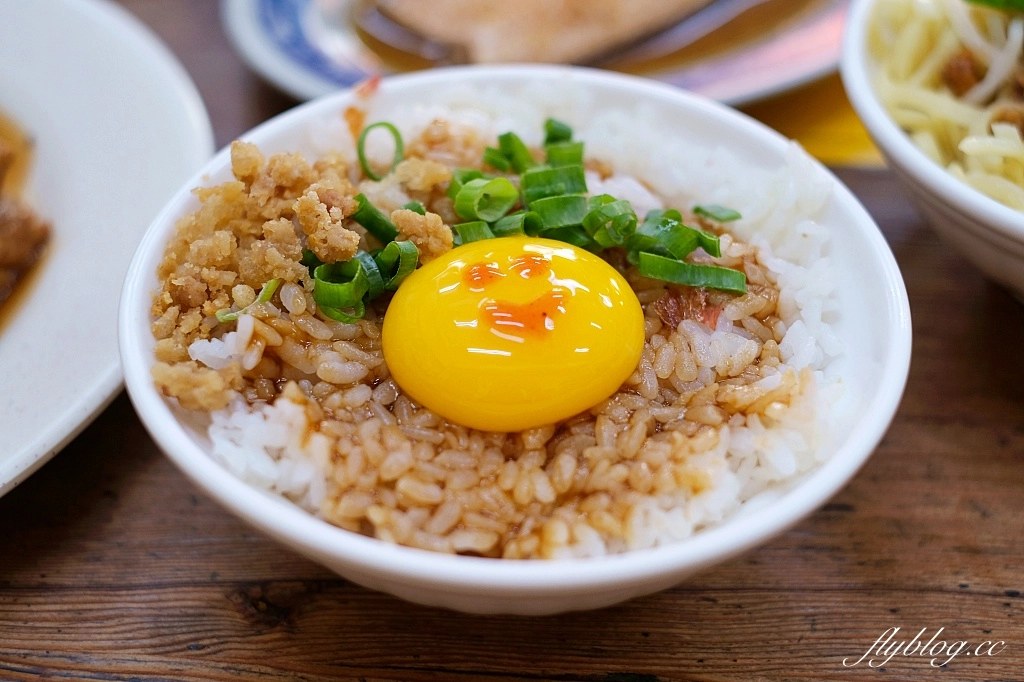台中沙鹿｜沙鹿拉仔麵月見豬油飯．可愛的微笑豬油拌飯，仿佛在國小教室用餐的感覺 @飛天璇的口袋