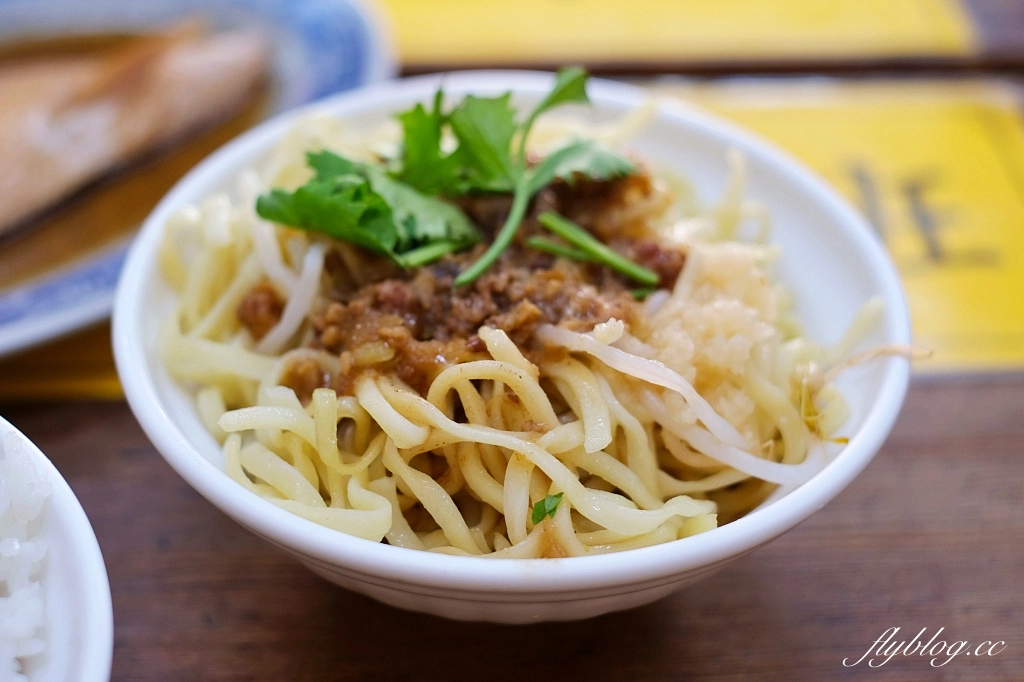 台中沙鹿｜沙鹿拉仔麵月見豬油飯．可愛的微笑豬油拌飯，仿佛在國小教室用餐的感覺 @飛天璇的口袋