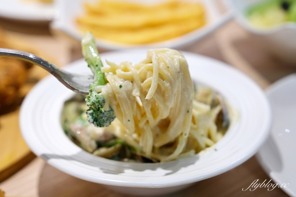台中東區｜喬e歐爸爸手工披薩吃到飽．369元起披薩吃到飽，義大利麵和炸雞也很好吃 @飛天璇的口袋