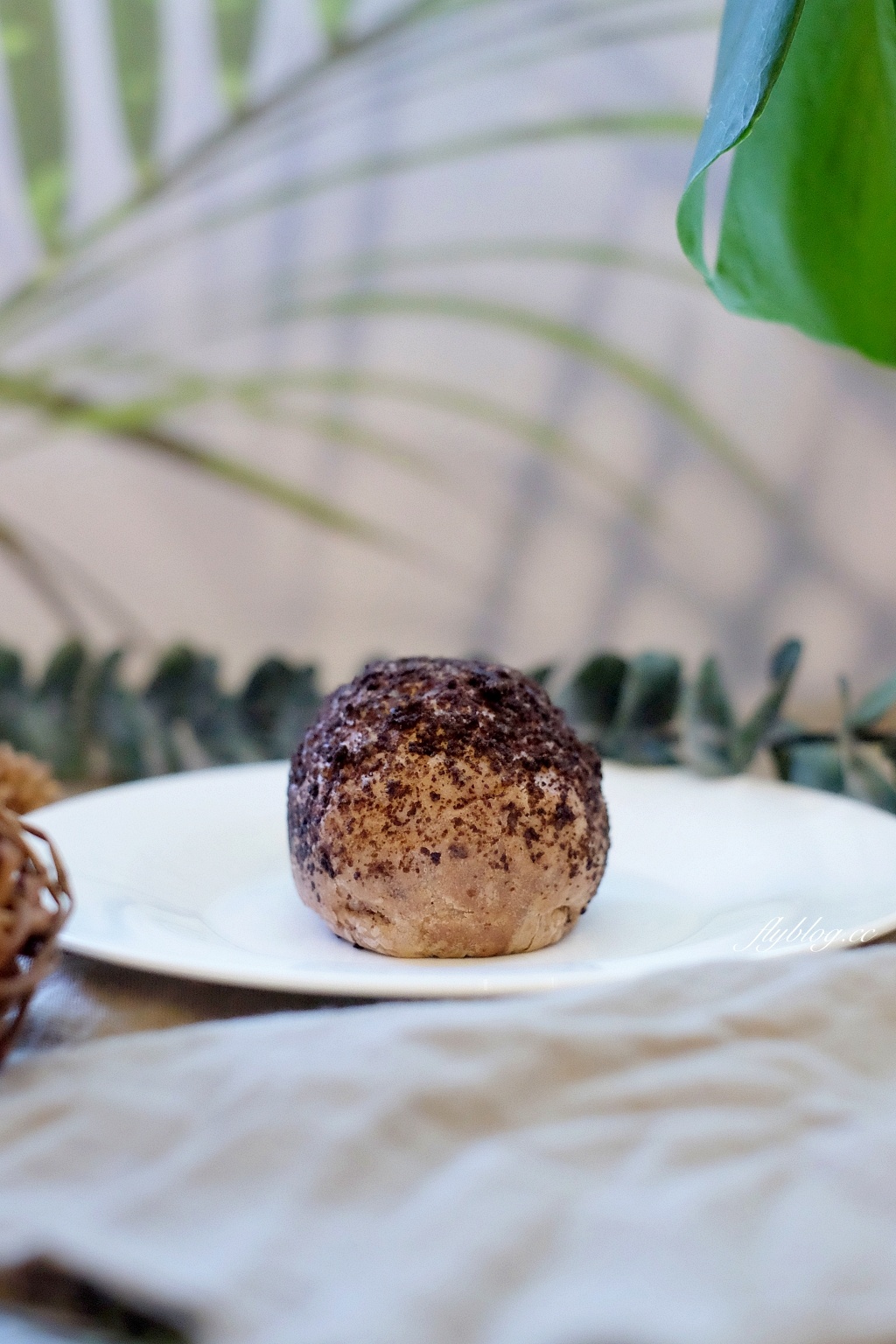 台南北區｜咿吉麵包坊．台南隱藏版蛋黃酥，流芯款的小月餅禮盒，週休二日的麵包店 @飛天璇的口袋