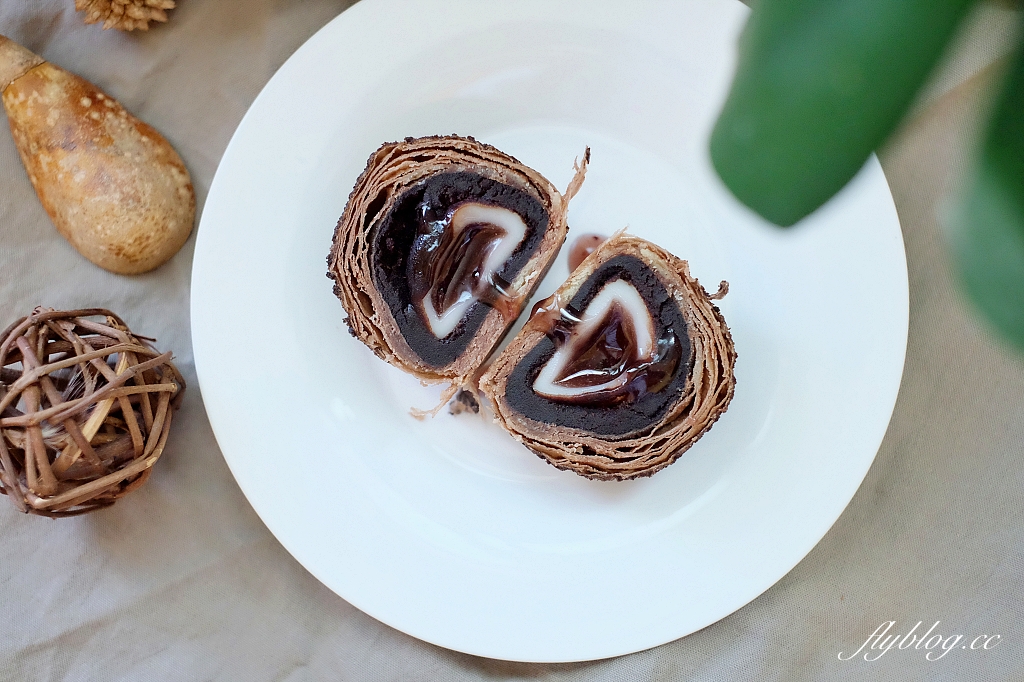 台南北區|咿吉麵包坊.台南隱藏版蛋黃酥,流芯款的小月餅禮盒,週休二日的麵包店 @飛天璇的口袋 台南北區|咿吉麵包坊.台南隱藏版蛋黃酥,流芯款的小月餅禮盒,週休二日的麵包店 @飛天璇的口袋