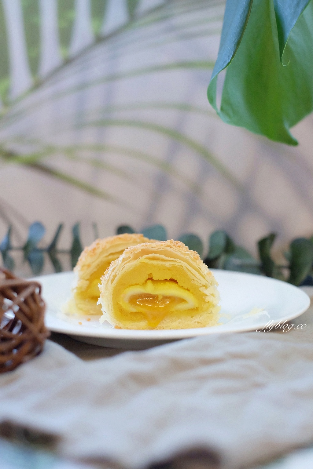 台南北區|咿吉麵包坊.台南隱藏版蛋黃酥,流芯款的小月餅禮盒,週休二日的麵包店 @飛天璇的口袋 台南北區|咿吉麵包坊.台南隱藏版蛋黃酥,流芯款的小月餅禮盒,週休二日的麵包店 @飛天璇的口袋