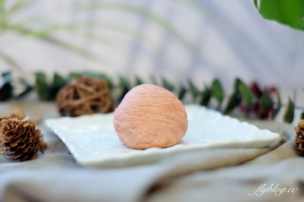 台南北區｜咿吉麵包坊．台南隱藏版蛋黃酥，流芯款的小月餅禮盒，週休二日的麵包店 @飛天璇的口袋