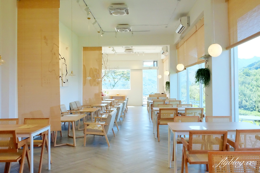 桃園復興｜山月茶屋．坐擁整片茶園景觀，純白透明落地窗建築 @飛天璇的口袋