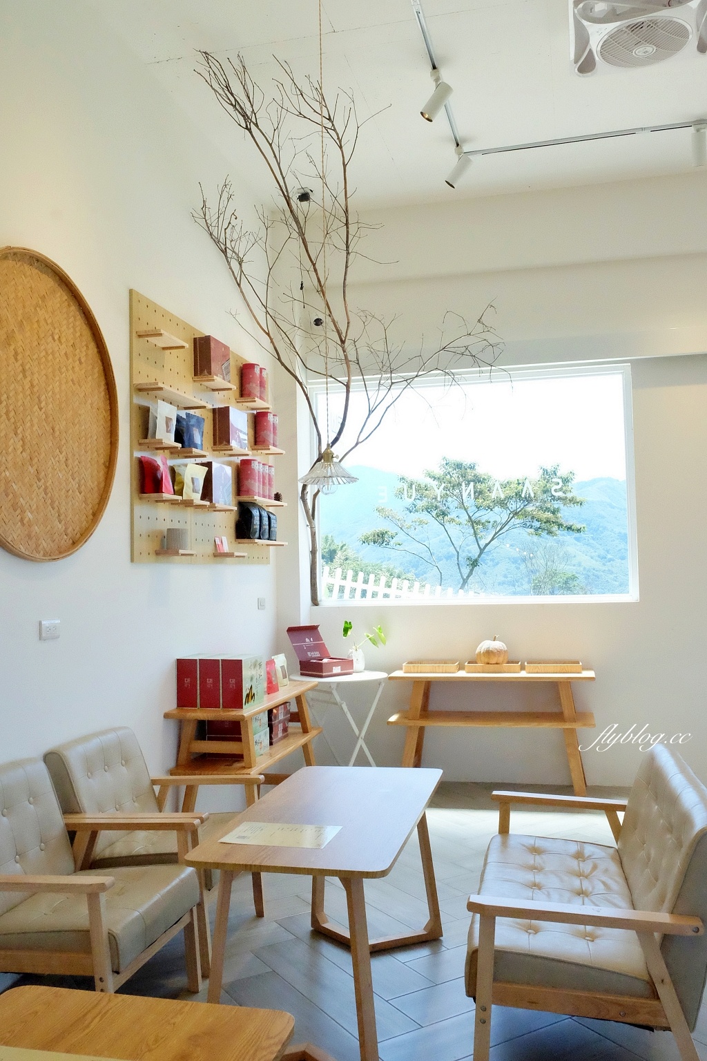 桃園復興｜山月茶屋．坐擁整片茶園景觀，純白透明落地窗建築 @飛天璇的口袋