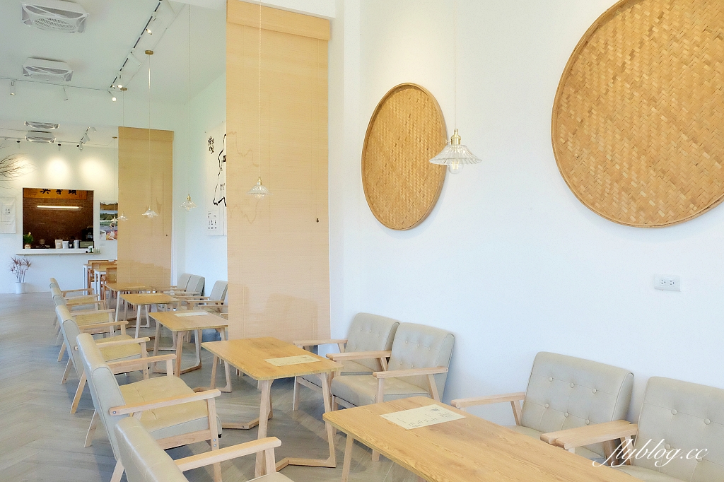 桃園復興｜山月茶屋．坐擁整片茶園景觀，純白透明落地窗建築 @飛天璇的口袋