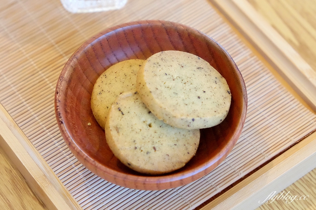 桃園復興｜山月茶屋．坐擁整片茶園景觀，純白透明落地窗建築 @飛天璇的口袋