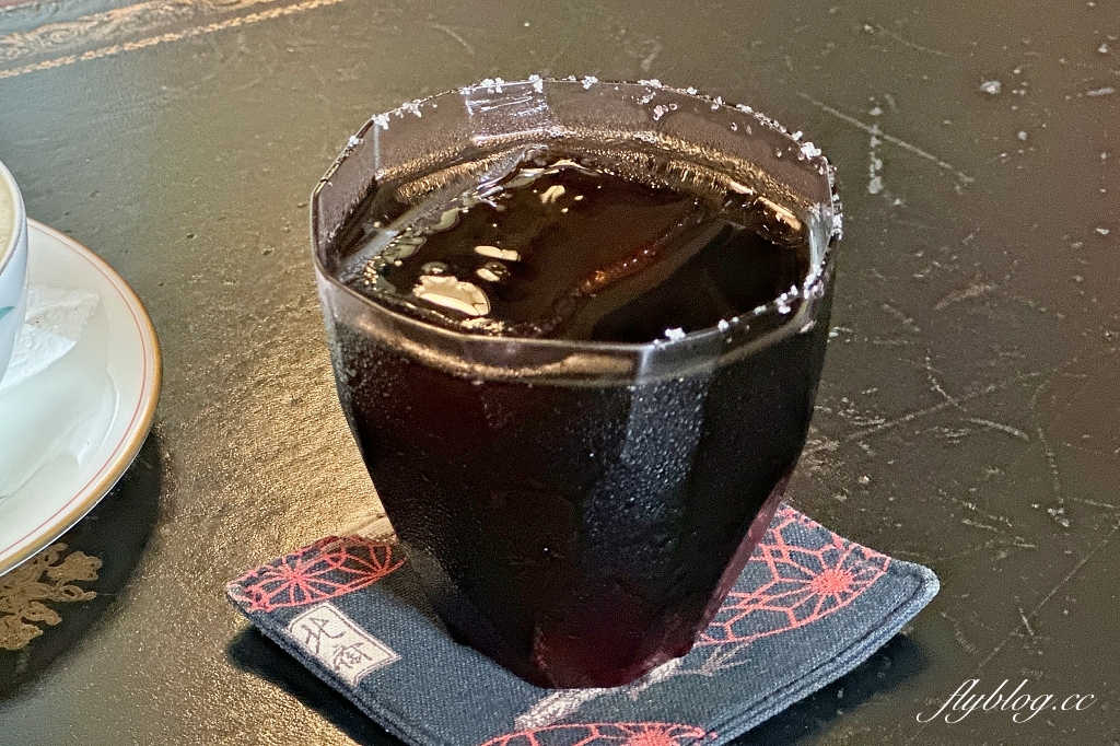 台北大同｜菸花Op.118.2．彷佛走入時光隧道，大稻埕迪化街復古咖啡館 @飛天璇的口袋