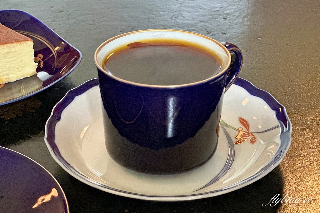 台北大同｜菸花Op.118.2．彷佛走入時光隧道，大稻埕迪化街復古咖啡館 @飛天璇的口袋