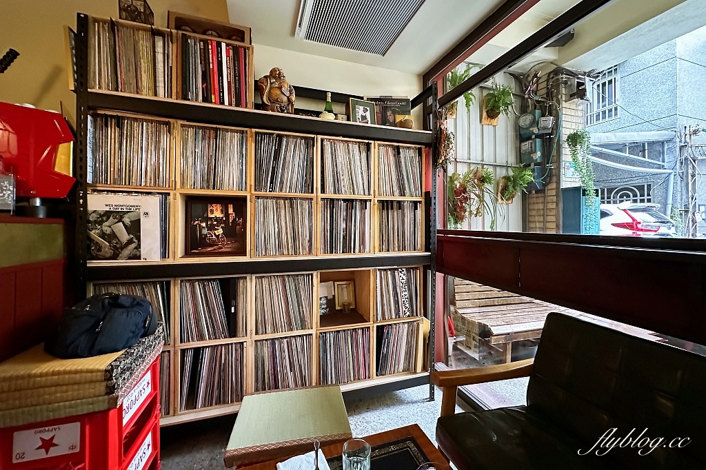 台北大同｜菸花Op.118.2．彷佛走入時光隧道，大稻埕迪化街復古咖啡館 @飛天璇的口袋