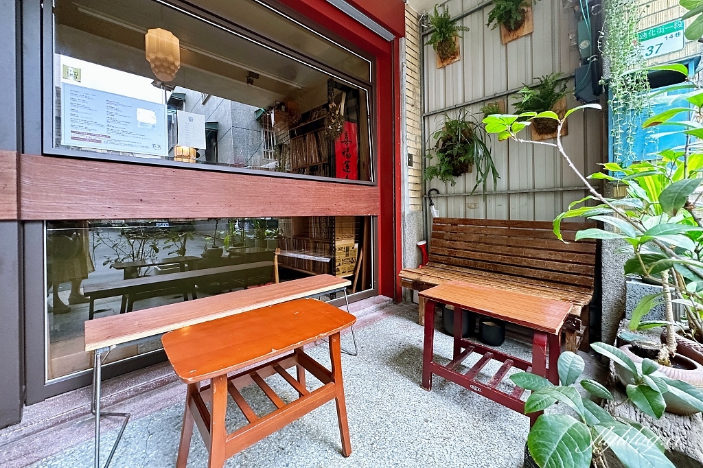 台北大同｜菸花Op.118.2．彷佛走入時光隧道，大稻埕迪化街復古咖啡館 @飛天璇的口袋