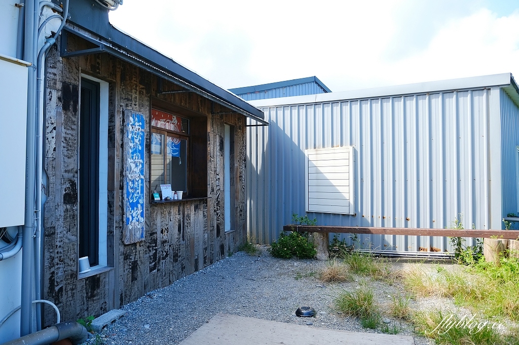 花蓮新城｜七星潭海鹽冰淇淋．花蓮魚刺人雞蛋糕對面，充滿沖繩風情的冰淇淋店 @飛天璇的口袋