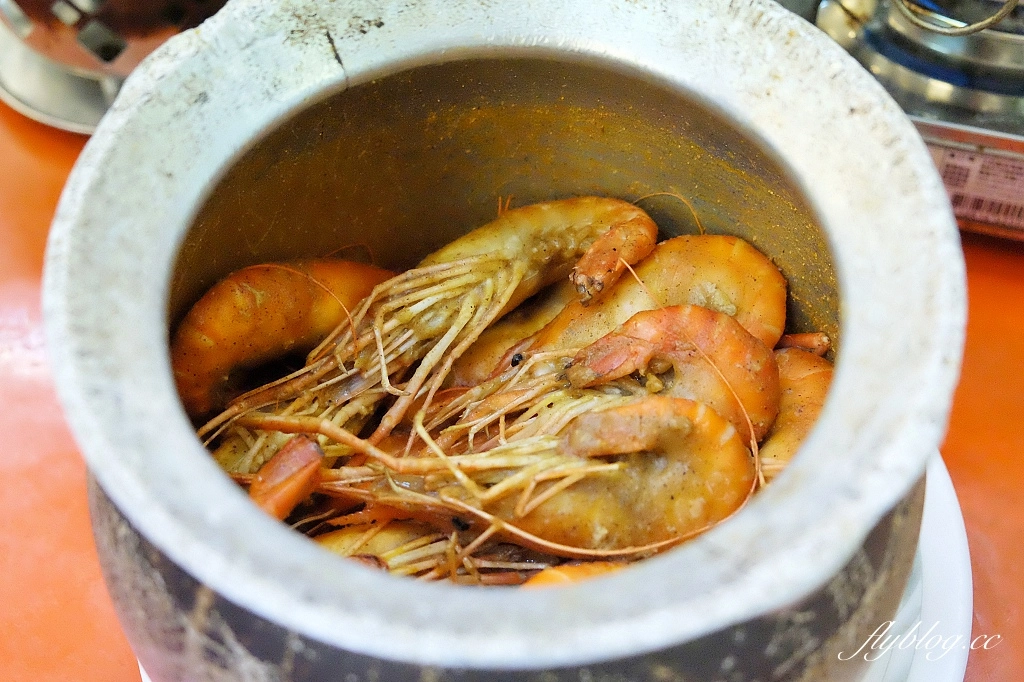 台中梧棲｜梧棲來來海鮮餐廳．梧棲高CP值海鮮熱炒，光是免費招待的就半桌了 @飛天璇的口袋