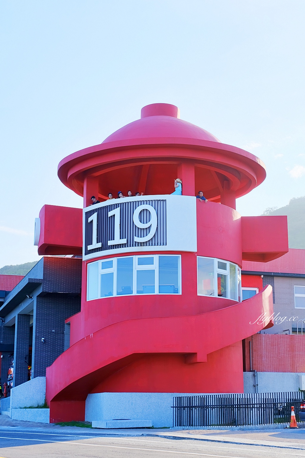 花蓮豐濱｜超巨消防栓．東海岸最美消防局，眺望海天一色美景 @飛天璇的口袋