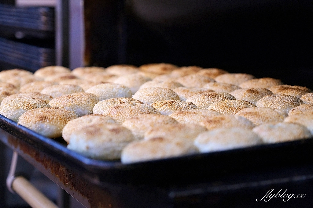 台北萬華｜萬大蟹殼黃．晚來吃不到，一個15元的美味，萬華20年老店 @飛天璇的口袋