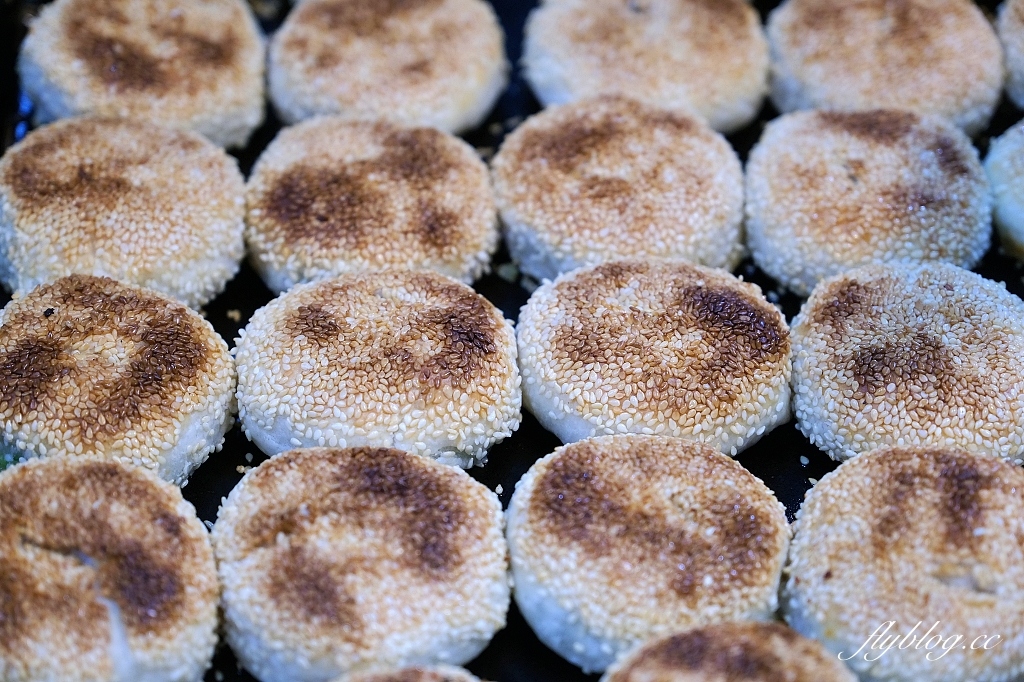 台北萬華｜萬大蟹殼黃．晚來吃不到，一個15元的美味，萬華20年老店 @飛天璇的口袋