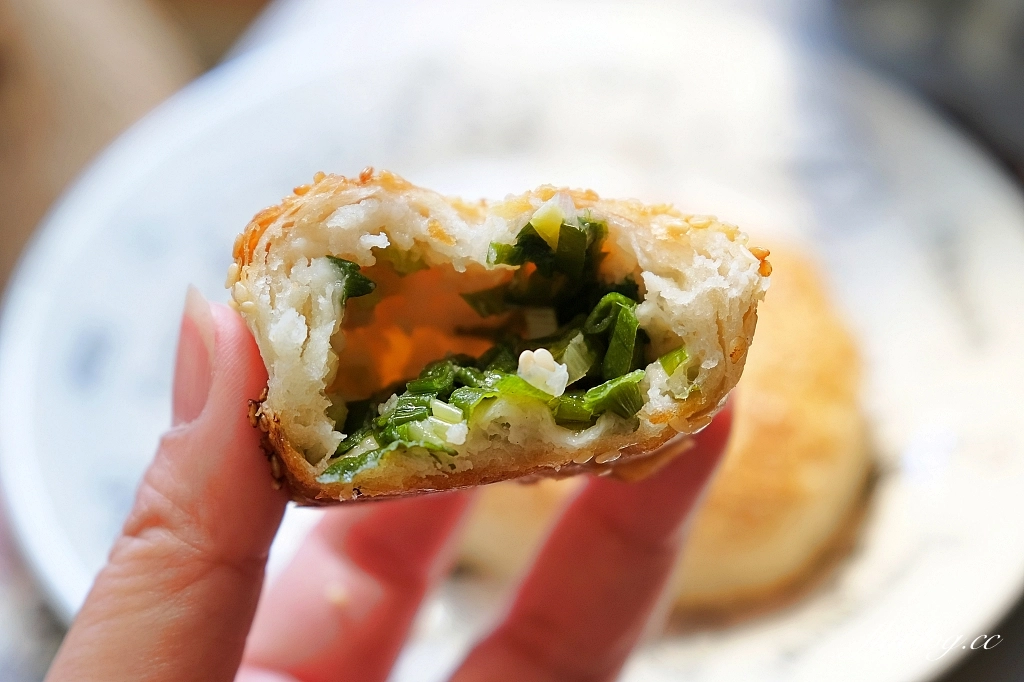 台北萬華｜萬大蟹殼黃．晚來吃不到，一個15元的美味，萬華20年老店 @飛天璇的口袋