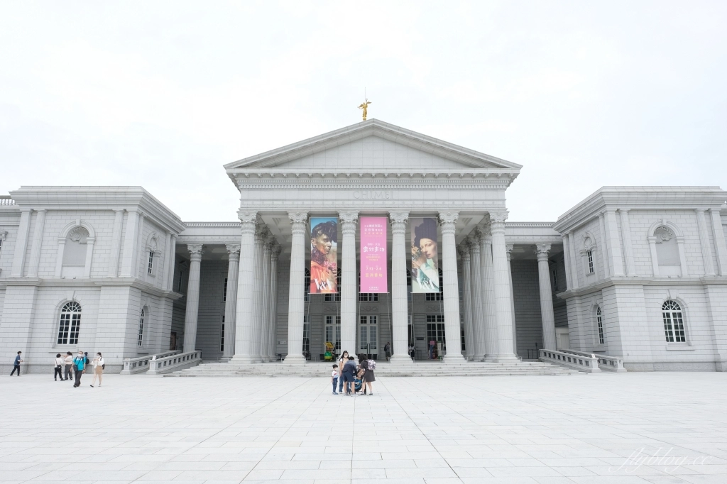 台南仁德｜深藍咖啡館奇美博物館店．到博物館吃甜點，台南LV級千層蛋糕 @飛天璇的口袋