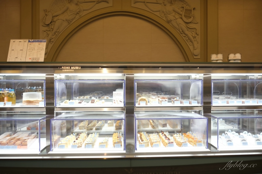 台南仁德｜深藍咖啡館奇美博物館店．到博物館吃甜點，台南LV級千層蛋糕 @飛天璇的口袋