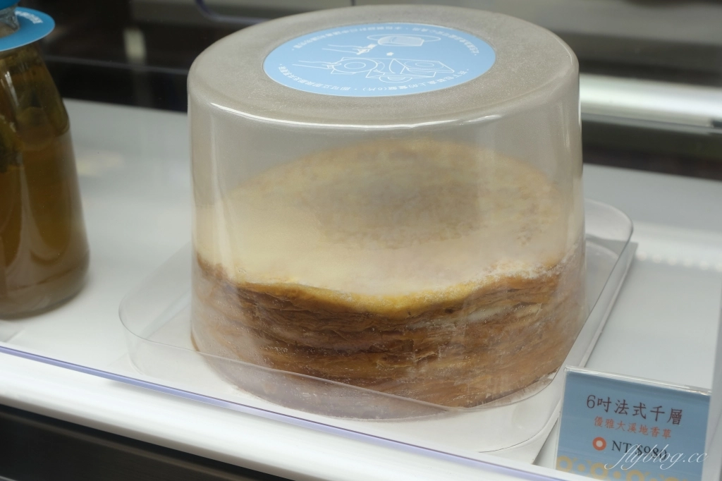 台南仁德｜深藍咖啡館奇美博物館店．到博物館吃甜點，台南LV級千層蛋糕 @飛天璇的口袋