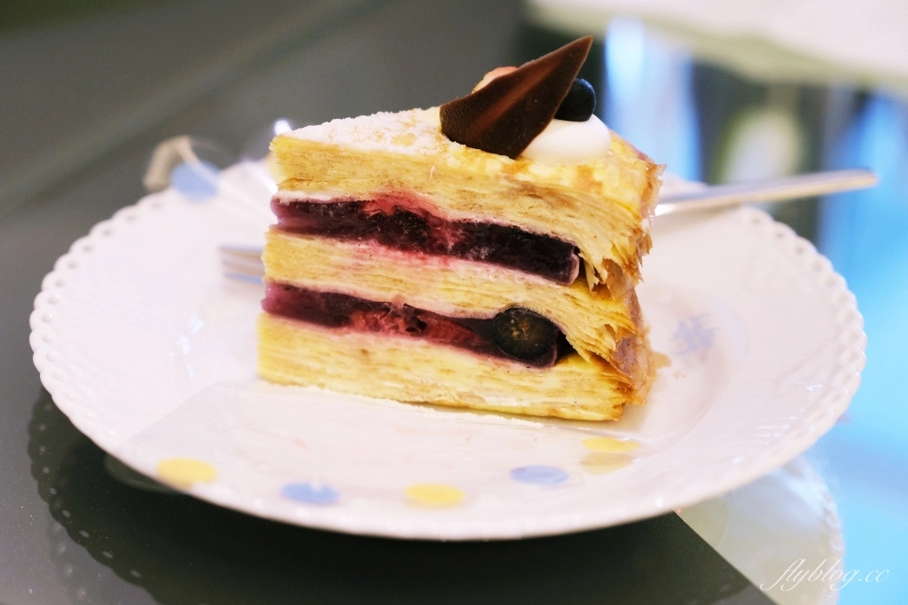 台南仁德｜深藍咖啡館奇美博物館店．到博物館吃甜點，台南LV級千層蛋糕 @飛天璇的口袋