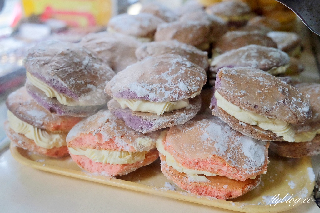 南投埔里｜惠豐麵包店．15公分巨大版馬卡龍，IG必拍彩色馬卡龍牆 @飛天璇的口袋