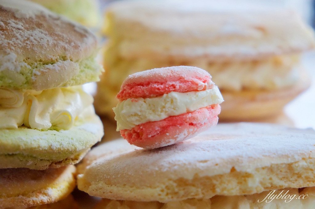 南投埔里｜惠豐麵包店．15公分巨大版馬卡龍，IG必拍彩色馬卡龍牆 @飛天璇的口袋