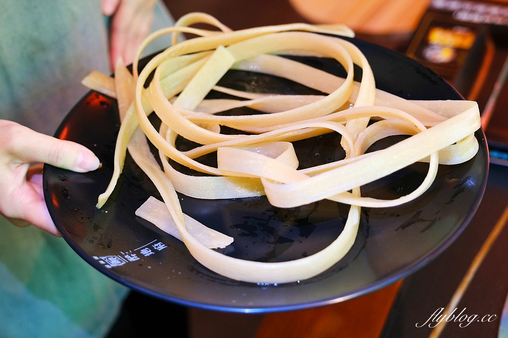 台中西區｜醉地府鐵鍋燉台中公益店．以陰間地府為主題，台南地府風餐廳進駐台中 @飛天璇的口袋