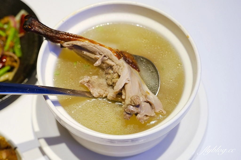 台南安平｜滿玥軒．台南新潮中式烤鴨餐廳，融入8大菜系的中華料理 @飛天璇的口袋