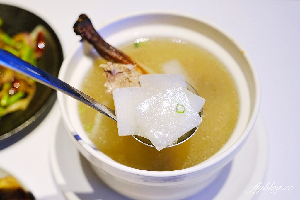 台南安平｜滿玥軒．台南新潮中式烤鴨餐廳，融入8大菜系的中華料理 @飛天璇的口袋