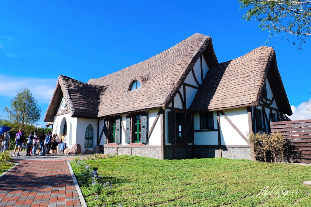 花蓮壽豐｜星巴克花蓮理想門市．宛如歐洲童話村，坐擁整面浪漫湖景 @飛天璇的口袋