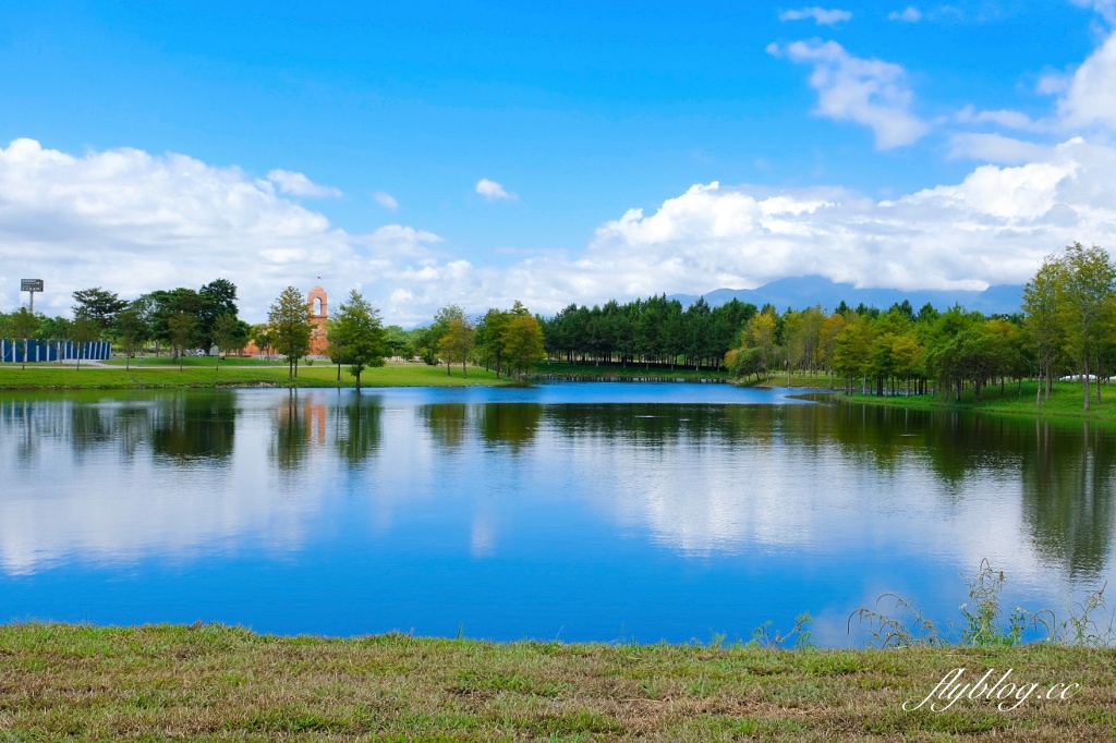 花蓮壽豐｜星巴克花蓮理想門市．宛如歐洲童話村，坐擁整面浪漫湖景 @飛天璇的口袋