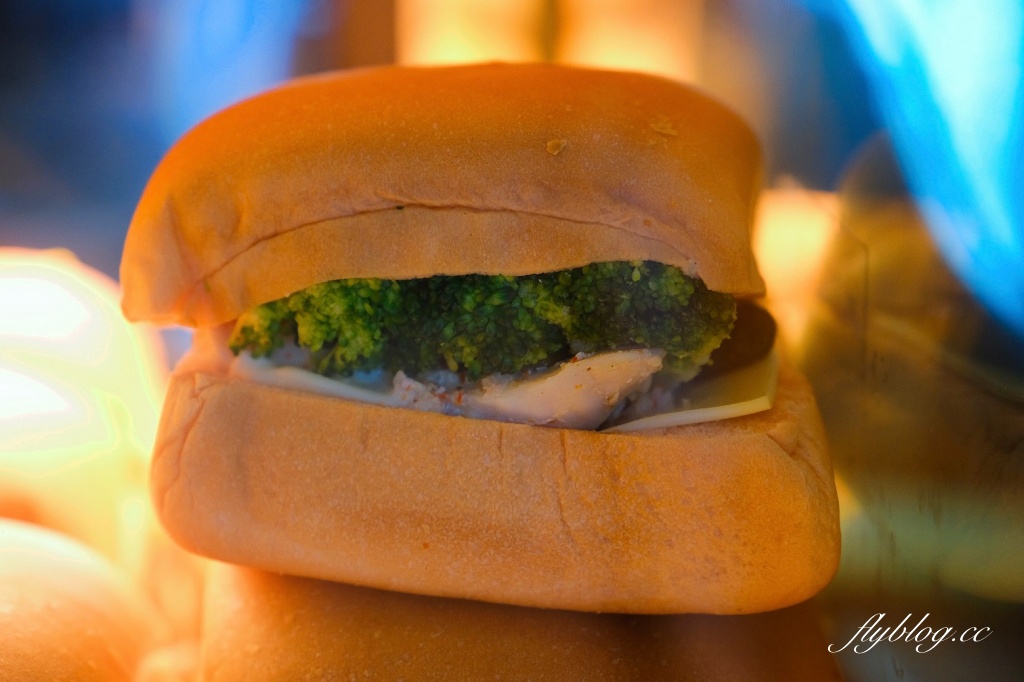 花蓮壽豐｜星巴克花蓮理想門市．宛如歐洲童話村，坐擁整面浪漫湖景 @飛天璇的口袋