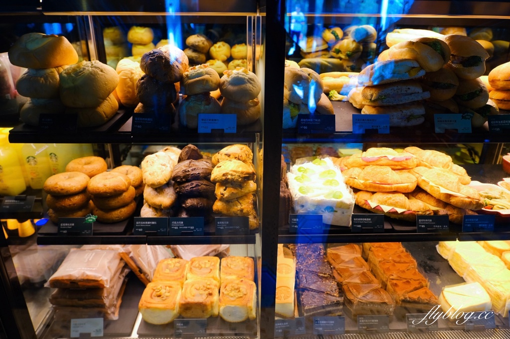 花蓮壽豐｜星巴克花蓮理想門市．宛如歐洲童話村，坐擁整面浪漫湖景 @飛天璇的口袋