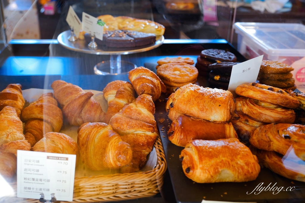 花蓮壽豐｜星巴克花蓮理想門市．宛如歐洲童話村，坐擁整面浪漫湖景 @飛天璇的口袋
