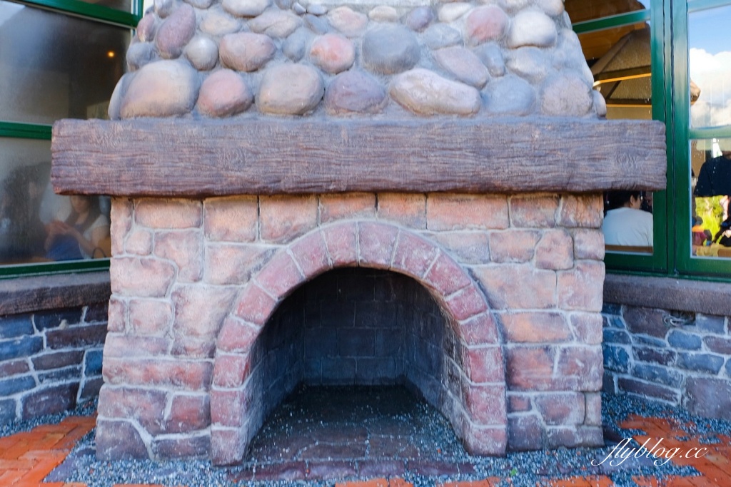 花蓮壽豐｜星巴克花蓮理想門市．宛如歐洲童話村，坐擁整面浪漫湖景 @飛天璇的口袋