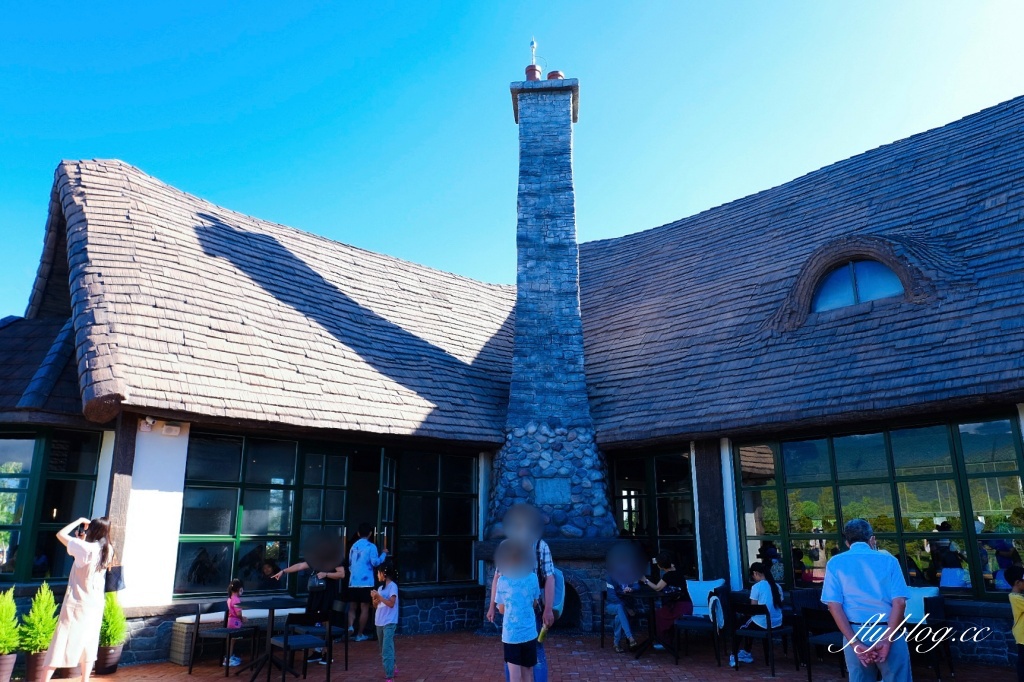 花蓮壽豐｜星巴克花蓮理想門市．宛如歐洲童話村，坐擁整面浪漫湖景 @飛天璇的口袋