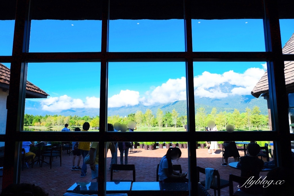 花蓮壽豐｜星巴克花蓮理想門市．宛如歐洲童話村，坐擁整面浪漫湖景 @飛天璇的口袋