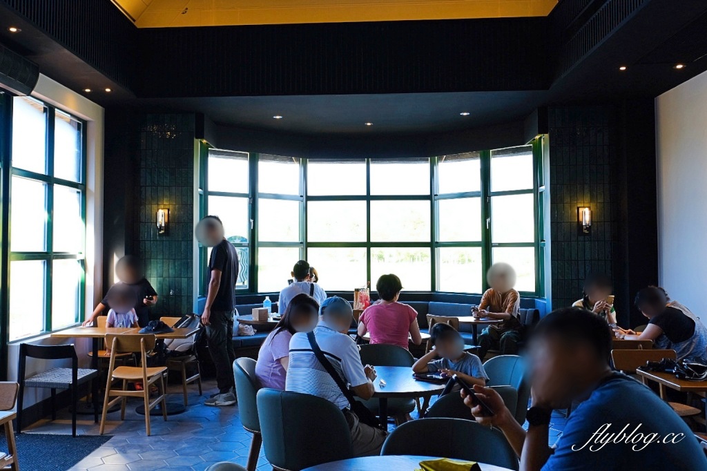 花蓮壽豐｜星巴克花蓮理想門市．宛如歐洲童話村，坐擁整面浪漫湖景 @飛天璇的口袋