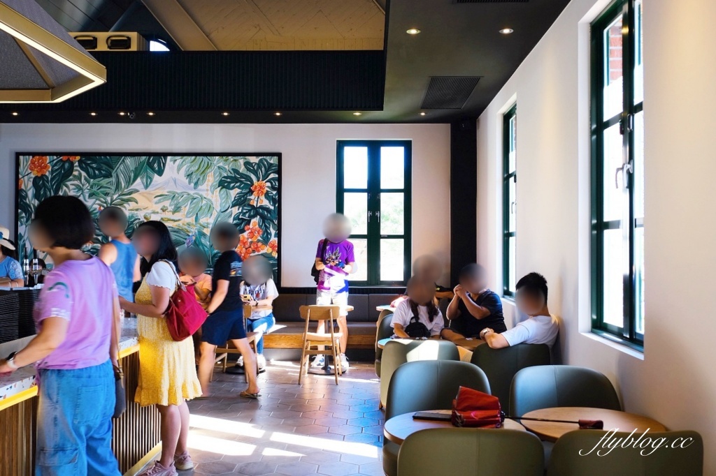 花蓮壽豐｜星巴克花蓮理想門市．宛如歐洲童話村，坐擁整面浪漫湖景 @飛天璇的口袋