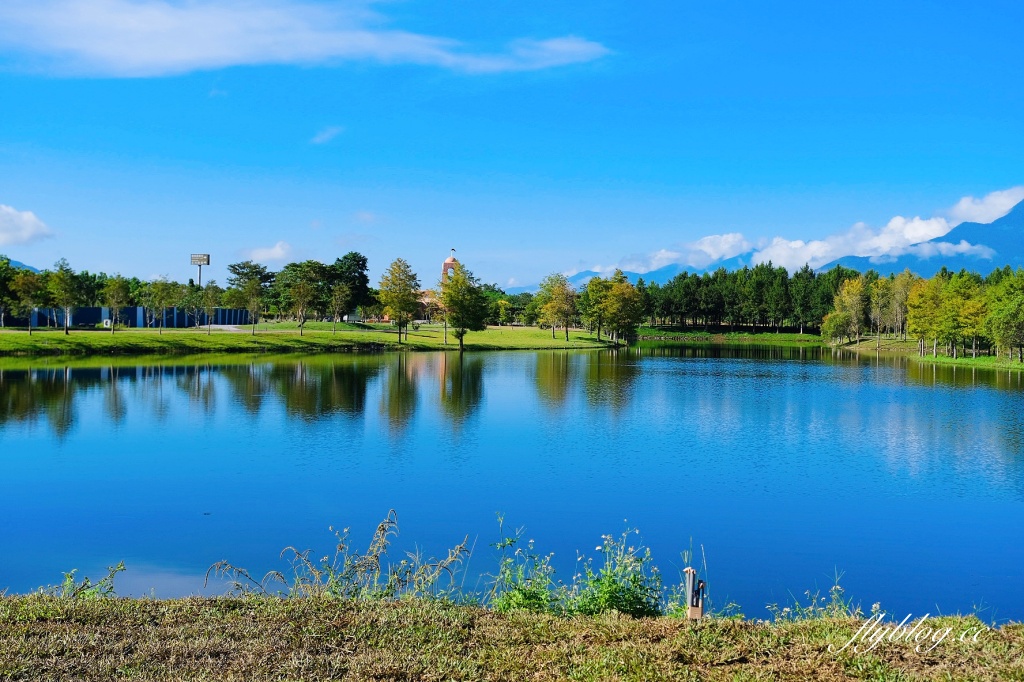 花蓮壽豐｜星巴克花蓮理想門市．宛如歐洲童話村，坐擁整面浪漫湖景 @飛天璇的口袋
