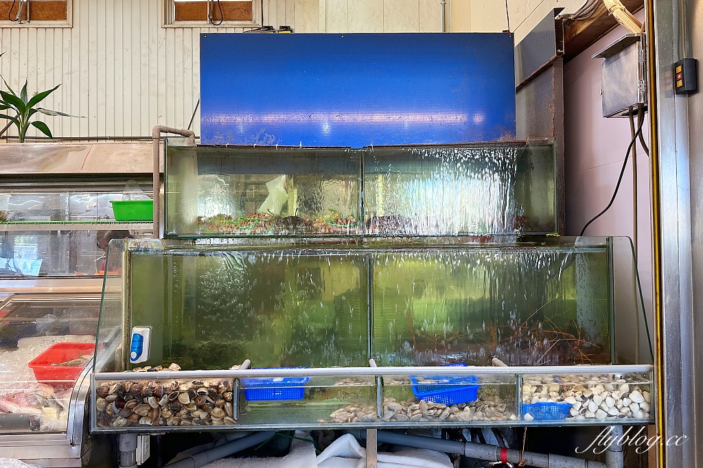 台中梧棲｜梧棲來來海鮮餐廳．梧棲高CP值海鮮熱炒，光是免費招待的就半桌了 @飛天璇的口袋