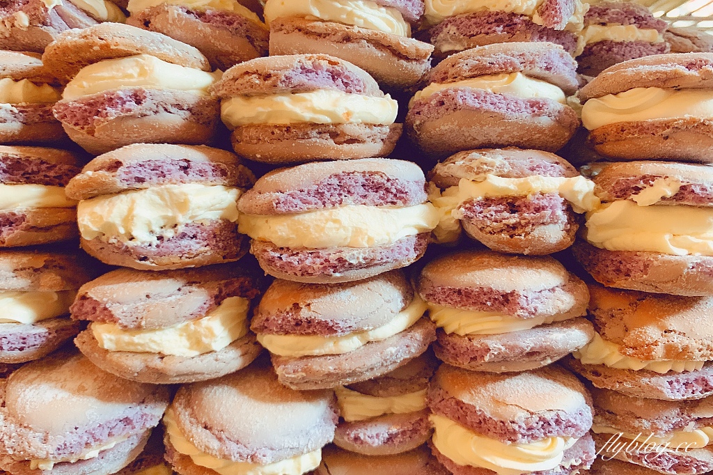 南投埔里｜惠豐麵包店．15公分巨大版馬卡龍，IG必拍彩色馬卡龍牆 @飛天璇的口袋